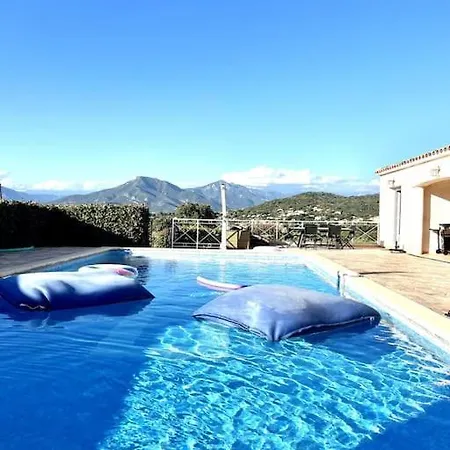 Avec Piscine Et Jacuzzi 3 Min *