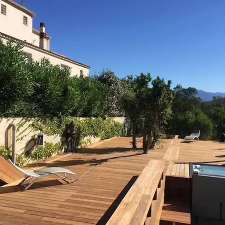 Avec Piscine Et Jacuzzi 3 Min 度假居 *