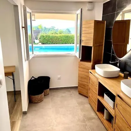 Tatil Evi Avec Piscine Et Jacuzzi 3 Min *